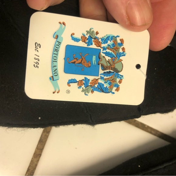 Portolano Black leather Mittens, made in China these mittens are new 9” around. - Picture 3 of 10